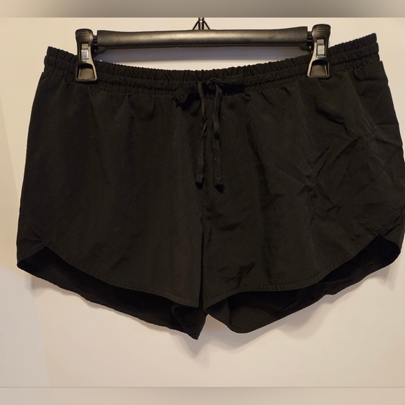 Pants - Old Navy Active Go-Dry Athletic Shorts. Size M